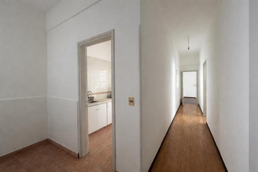 Venta apartamento 3 dormitorios con patio. Tres Cruces- Alq