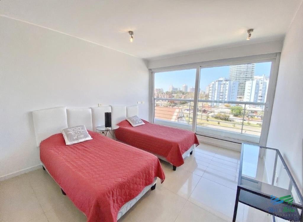 Venta apartamento 3 dormitorios playa Mansa Punta