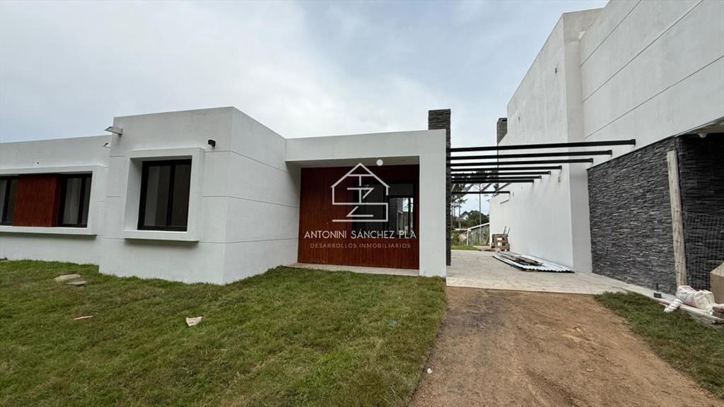 Venta casa tres dormitorios Punta del este barrio