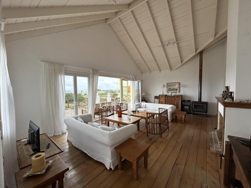 Venta y alquiler de gran casa en Montoya. Punta