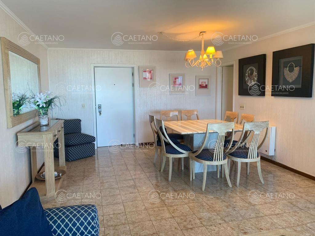 Apartamento en Mansa 3 dormitorios y dependencia,