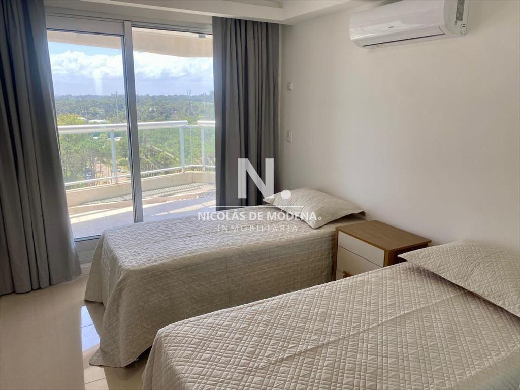 En venta apartamento de 3 dormitorios en Brava,