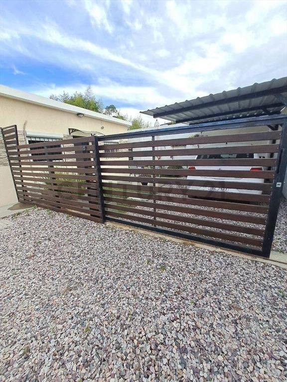 Venta Casa en Lomas de Solymar Sur-2 D-Jardín-Cochera-par...