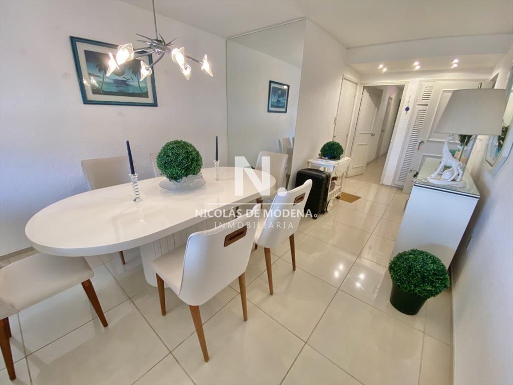 Vende impecable apartamento de 3 dormitorios, en
