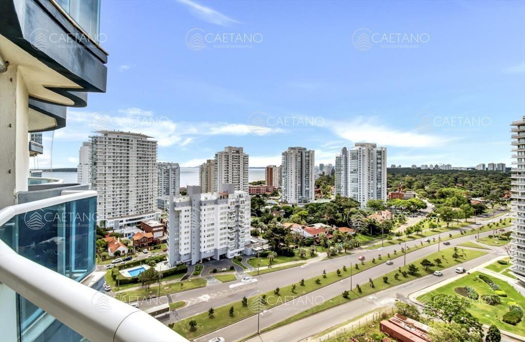 En venta departamento de 3 dormitorios en Punta del Este