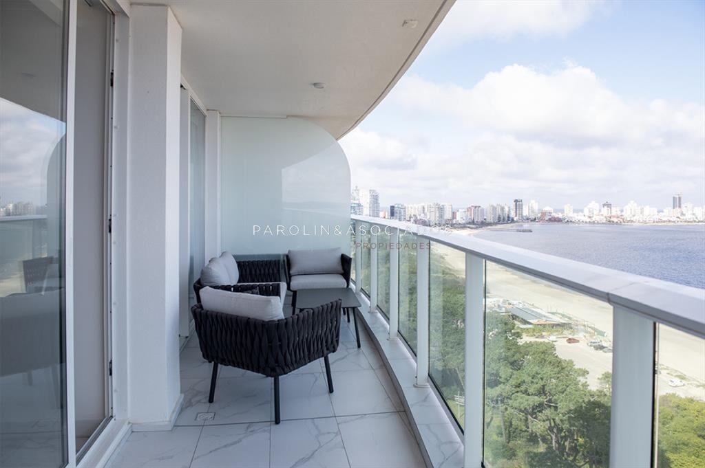 Apartamento en Mansa - Punta del Este en venta de 3 dormito