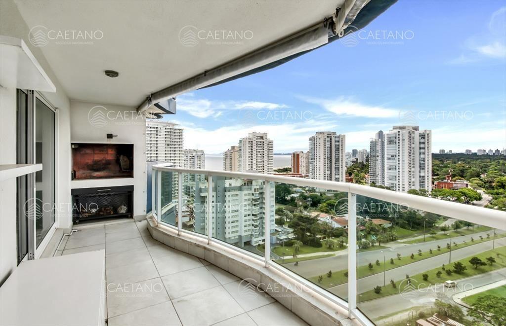 En venta departamento de 3 dormitorios en Punta del Este
