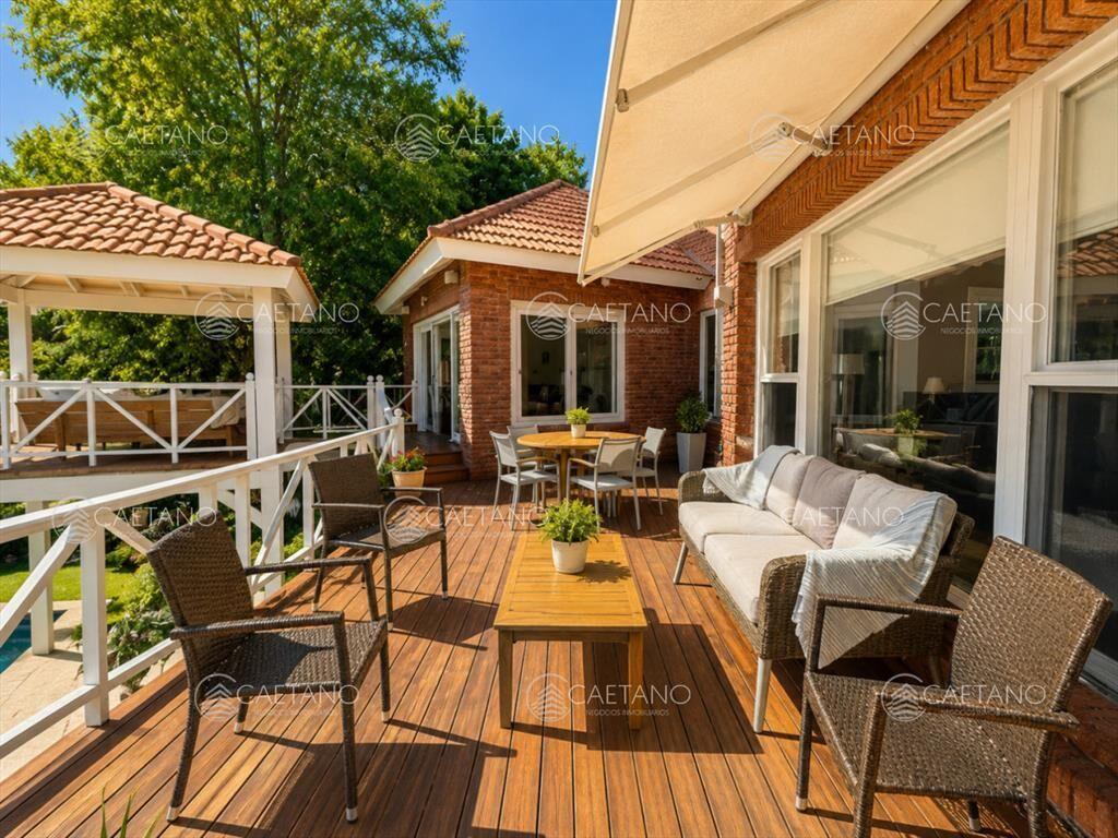 ESPECTACULAR CASA EN EL GOLF DE 5 DORMITORIOS EN VENTA