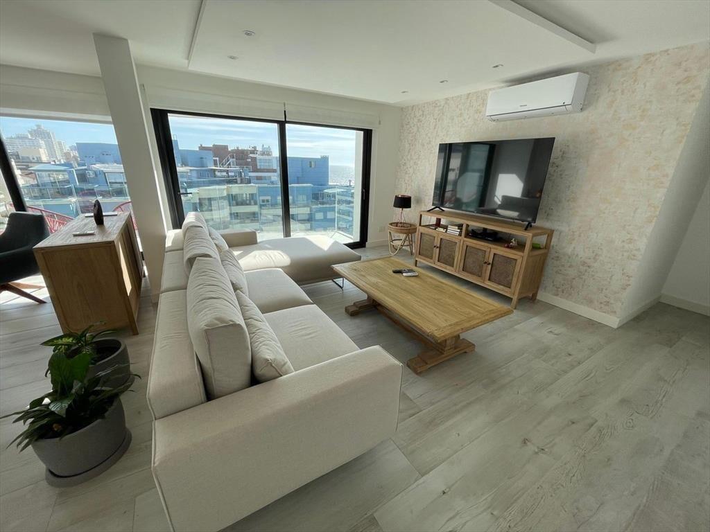 Venta departamento en Punta del este frente al mar