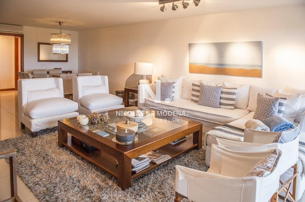 Hermoso Departamento en venta frente a Playa Brava, 3 dorm