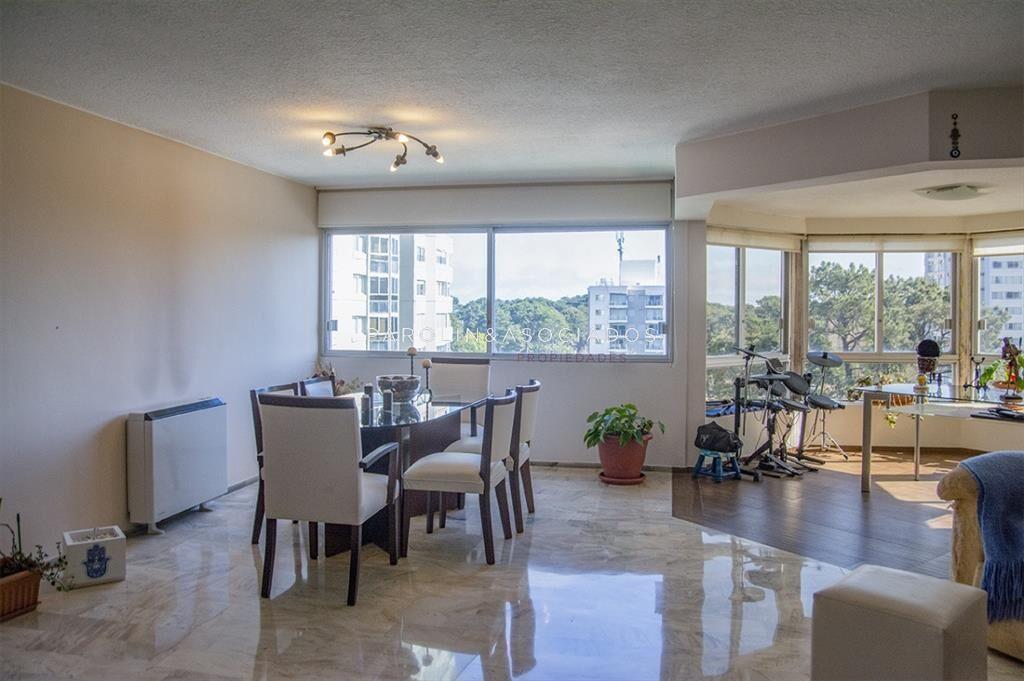 Apartamento en venta de 3 dormitorios en Center,