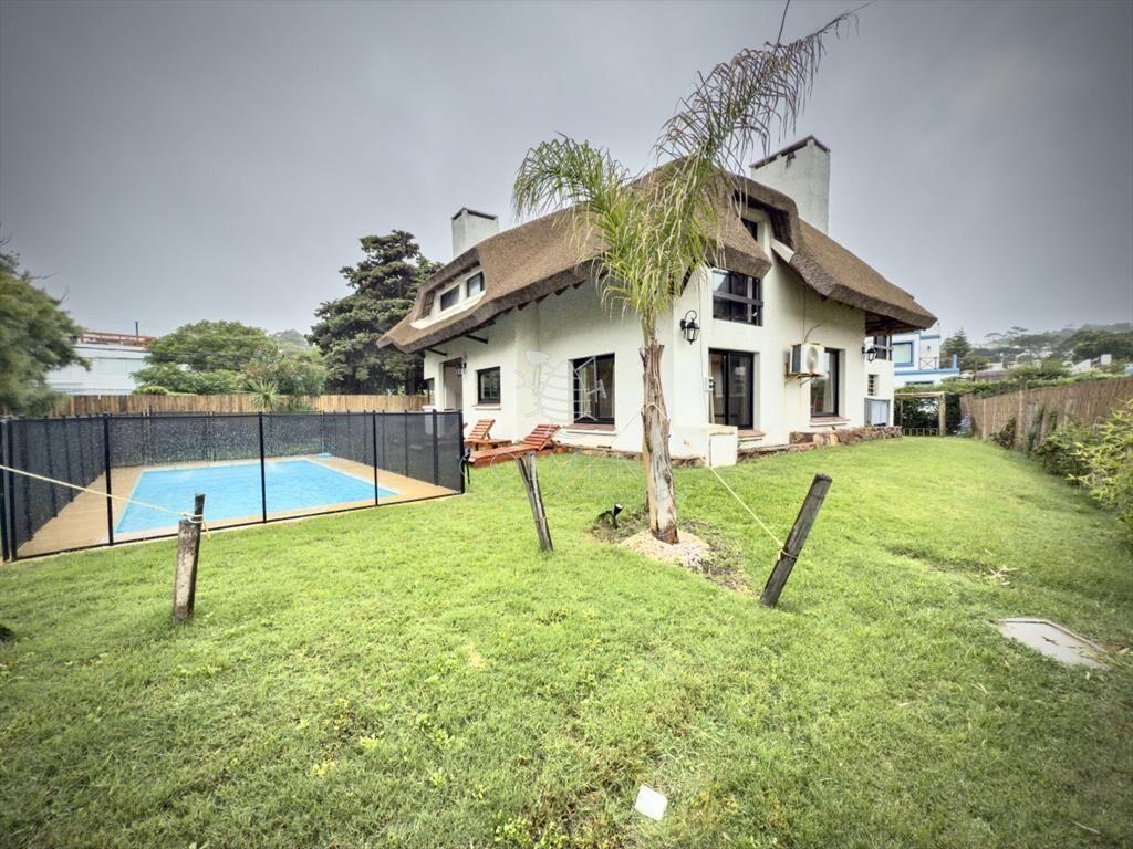 Casa en La Rinconada Punta Ballena a metros del