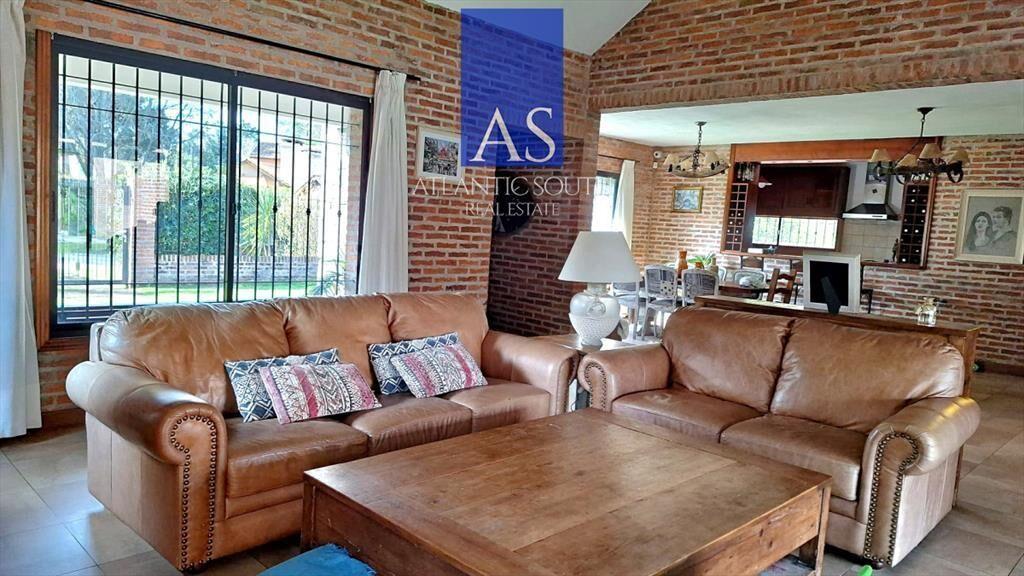 Casa moderna de 3 dormitorios piscina climatizada