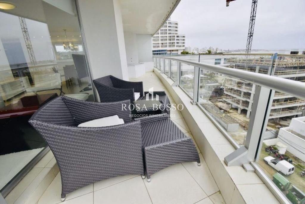 Apartamento en venta Playa Mansa 3 dormitorios