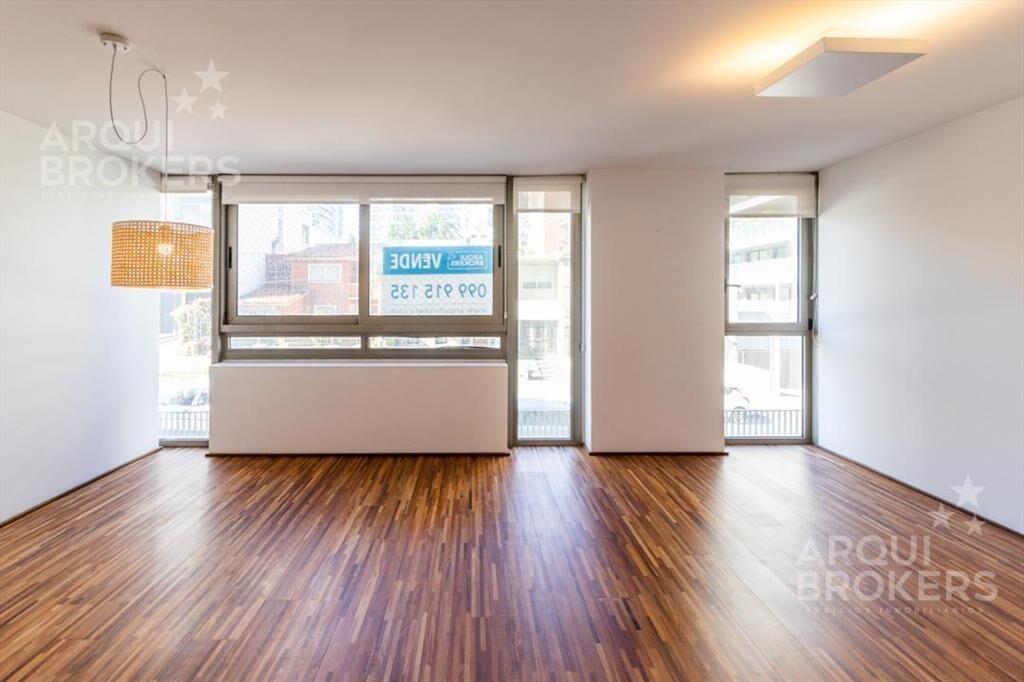 Apartamento de 2 dormitorios con garaje en venta en Punta