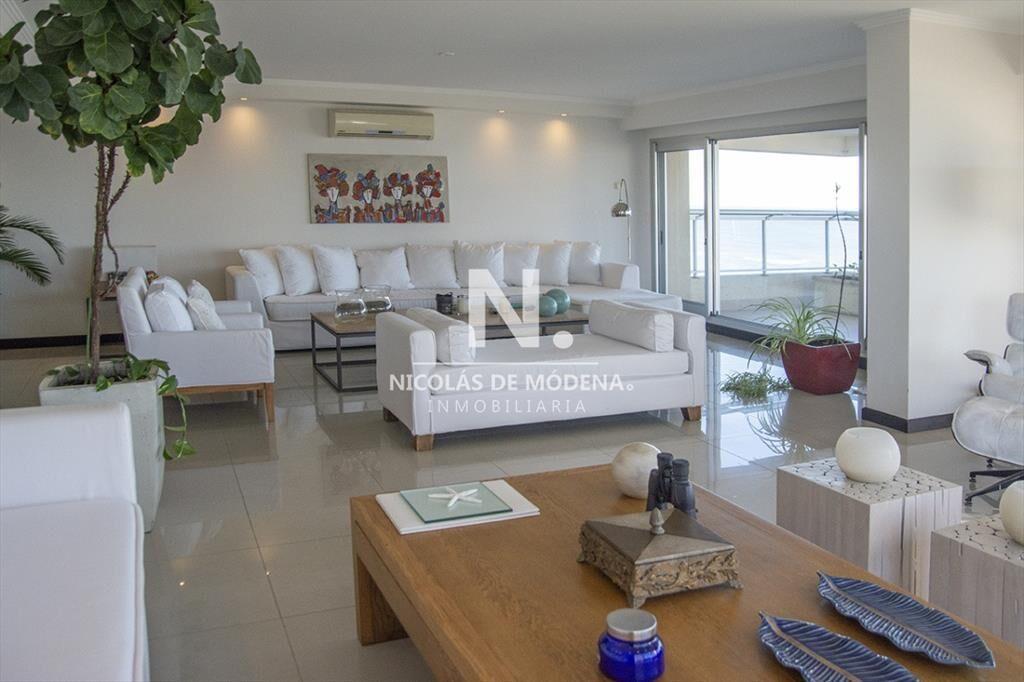 Apartamento de 3 dormitorios en Torre Lobos al