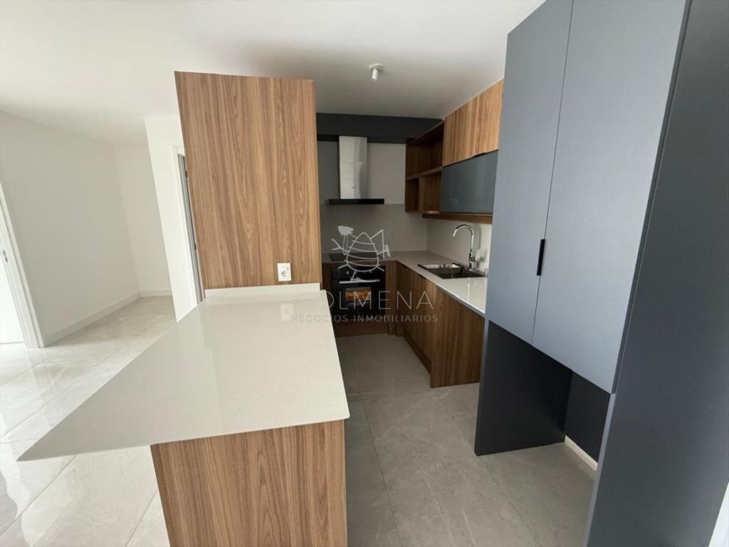 Vende apartamento de 1 dormitorio y medio en Punta del Este