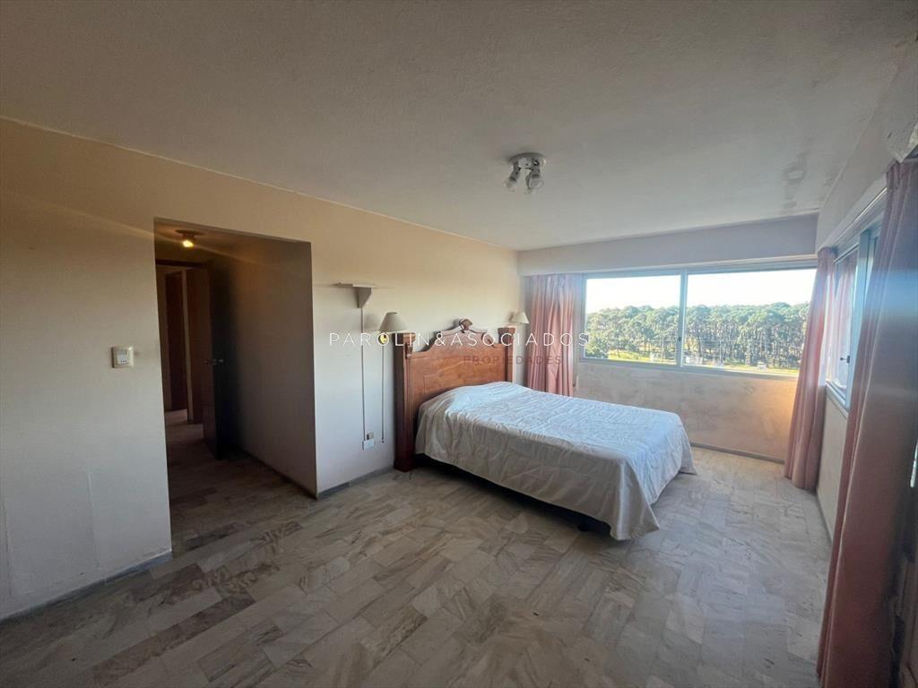 Apartamento en Venta de 3 dormitorios en Av. Roosevelt , Pu