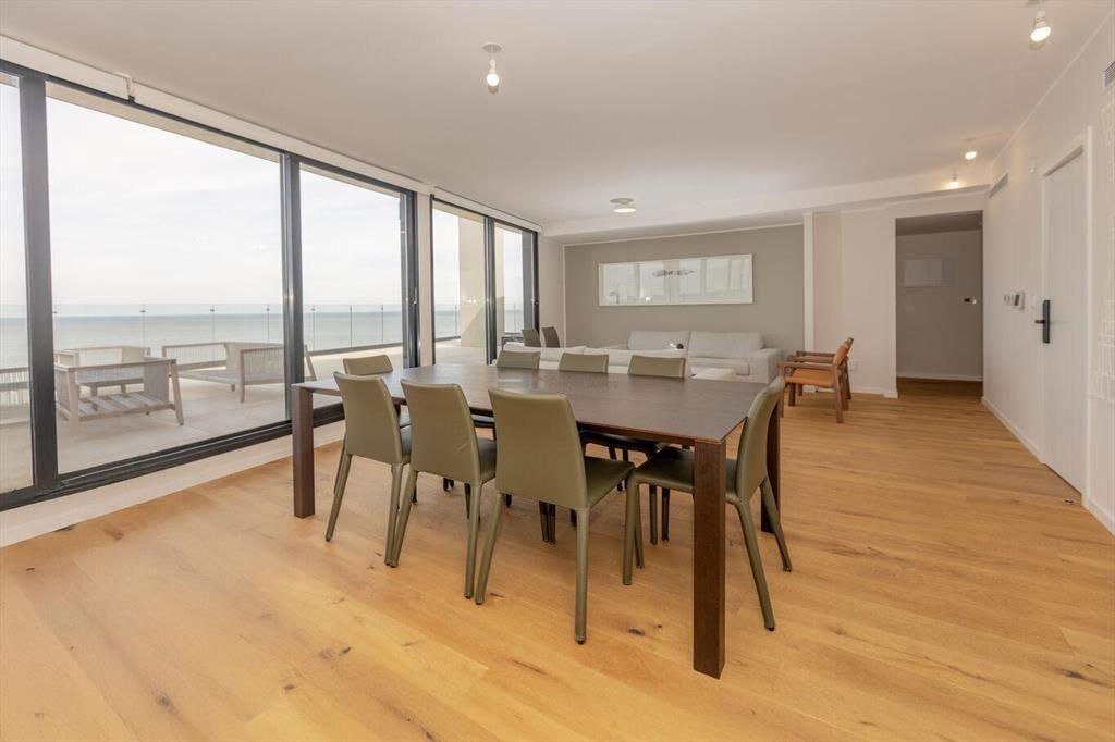 Venta penthouse dos dormitorios tres baños Malvin Frente Ra