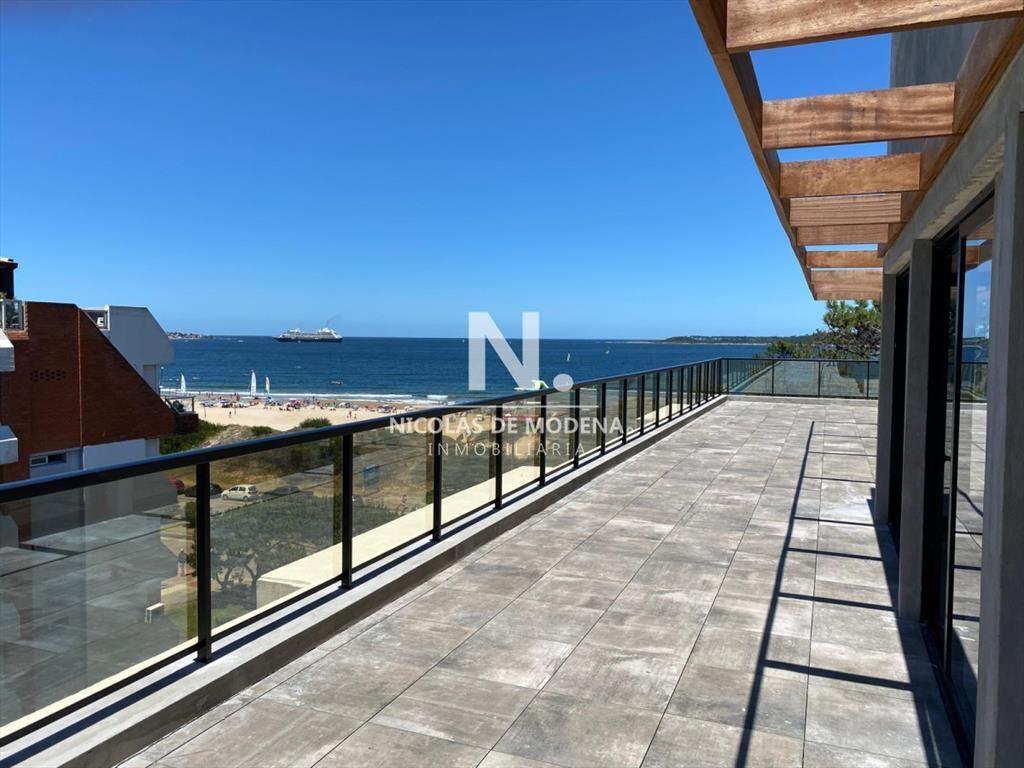Vende oportunidad en Playa Mansa, primera línea