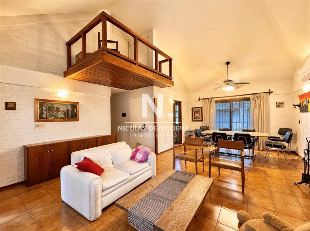 Vende casa de 3 dormitorios mas dep de servicio