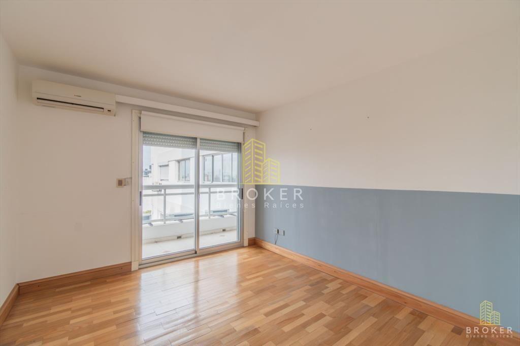 Penthouse de 4 dormitorios en Golf Punta Carretas
