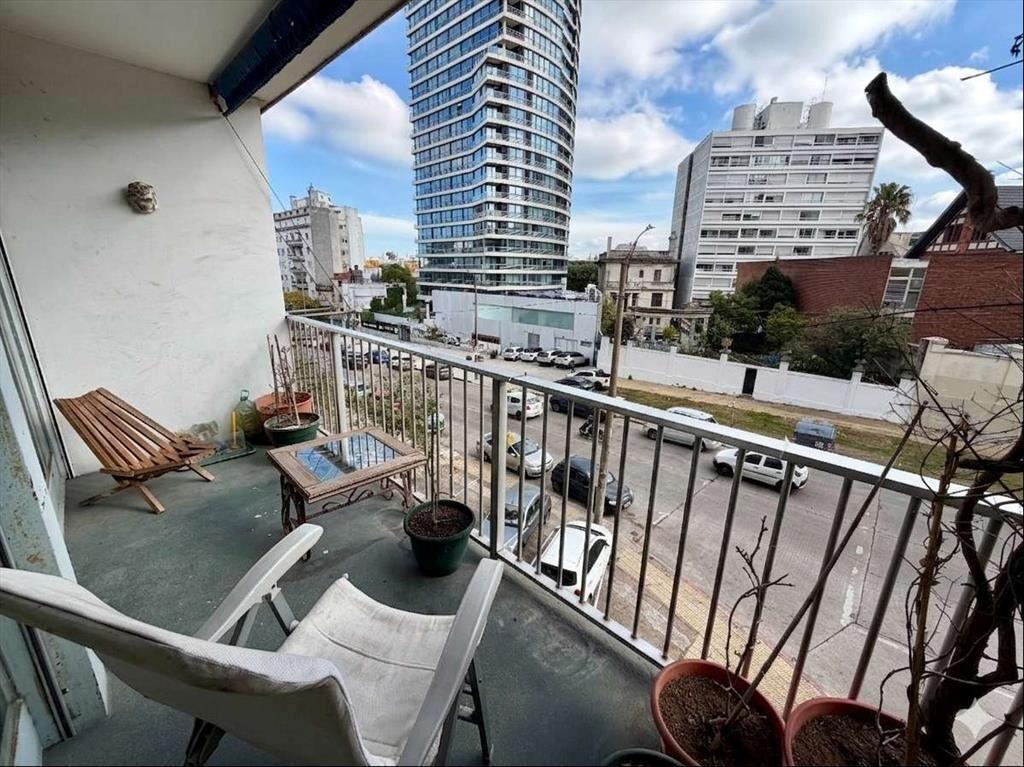 Venta apartamento 3 dormitorios, estar, servicio, amplio,