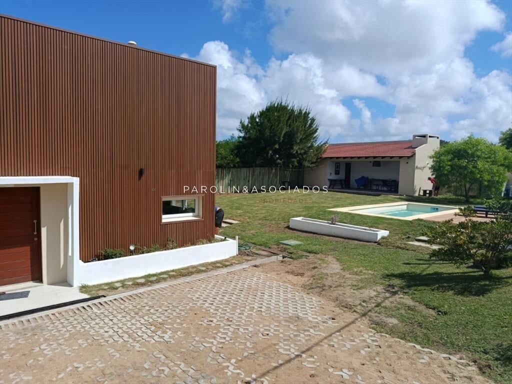 Casa en venta de 3 dormitorios con piscina en en