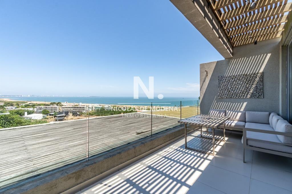 Vende Apartamento de 2 dormitorios frente al mar