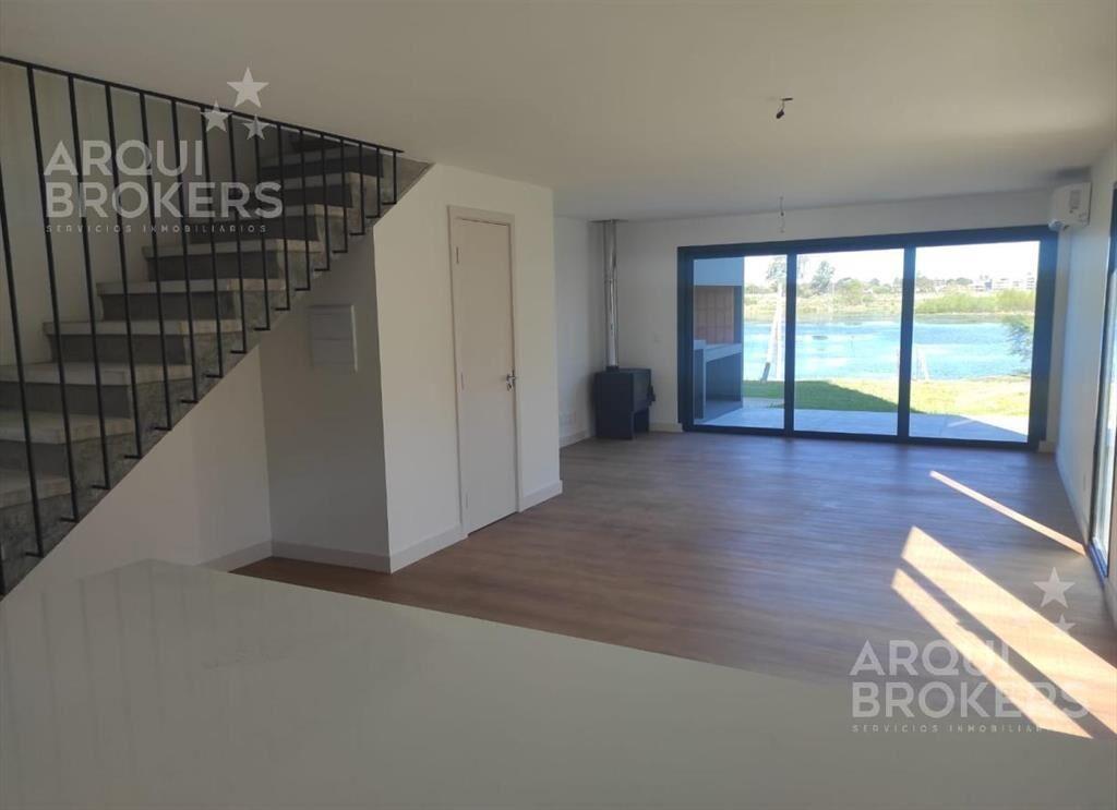 Venta casa tres dormitorios en Parque Miramar - 01B