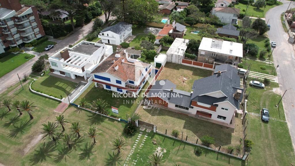 Importante residencia frente al mar en venta.