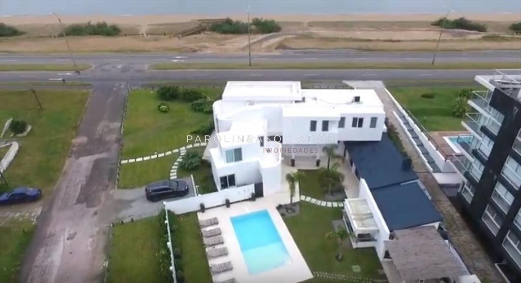 Hermosa casa ubicada en la Zona de Pinares.