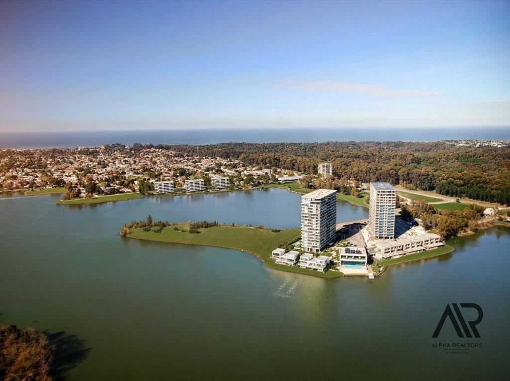 Moderno apartamento de 2 dormitorios en Carrasco Este. E...