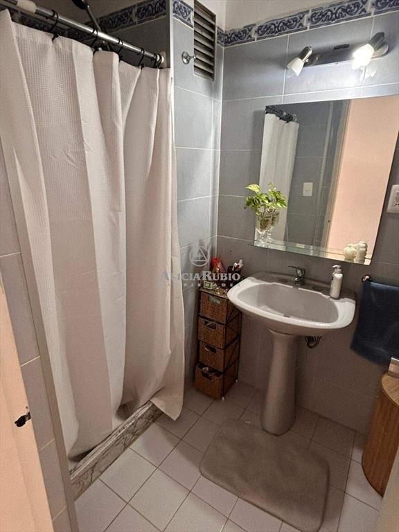 BERRO Y BARREIRO. PISO ALTO. BALCON. COCINA DEFINIDA, GC...