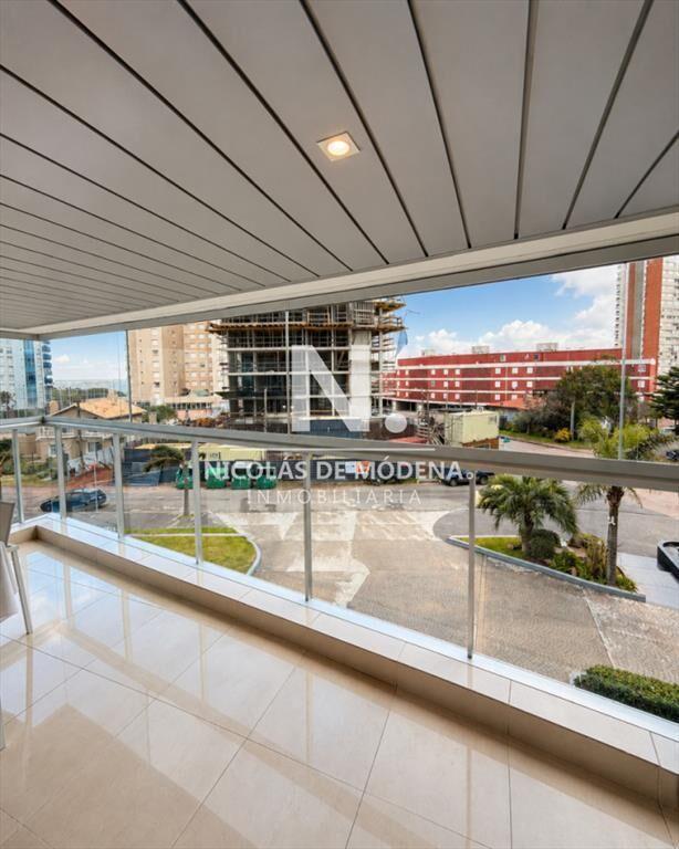 En venta apartamento de 3 dormitorios en suite en