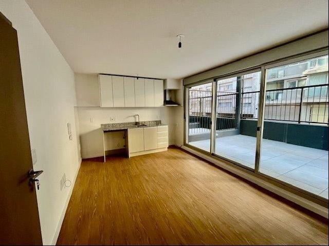 VENTA CON RENTA APARTAMENTO CORDÓN SUR 1 DORMITORIO CON AMP