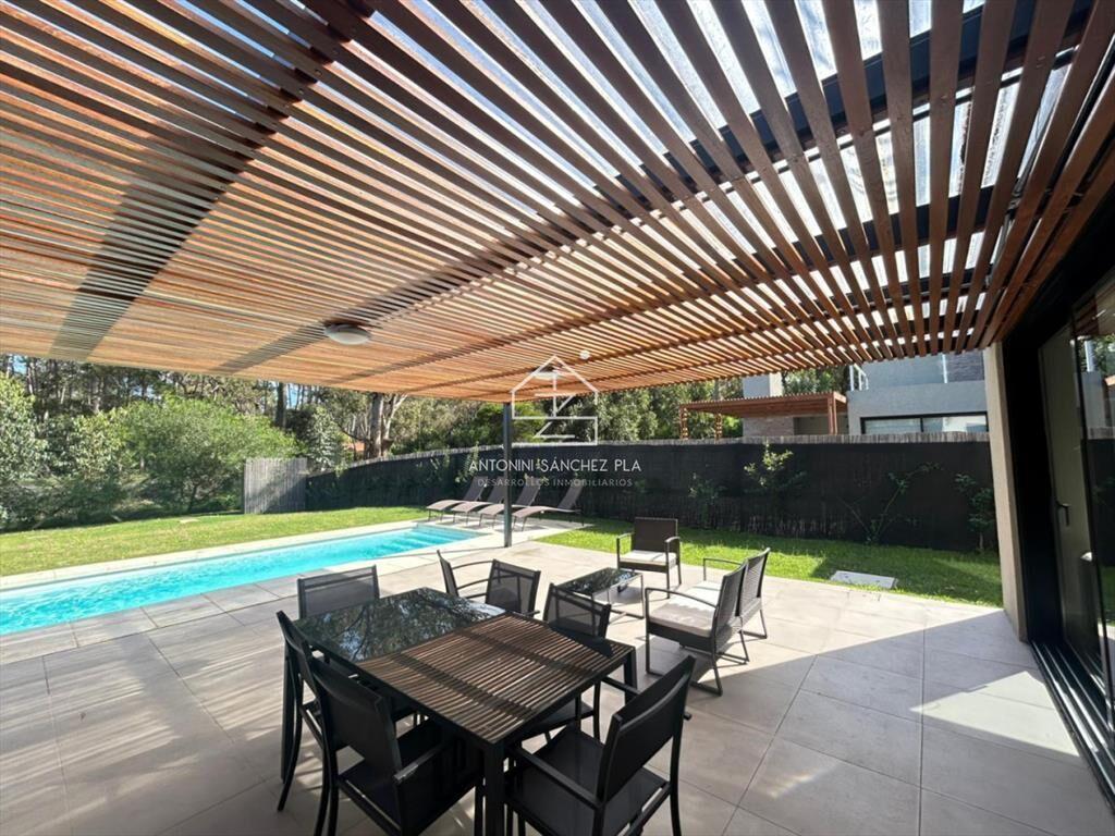 Venta casa cinco dormitorios Punta del este