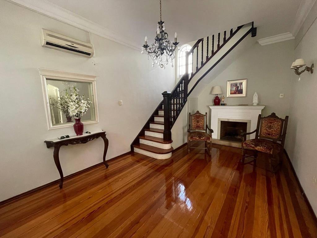 Venta de Casa con 4 dormitorios y doble garaje en Pocitos