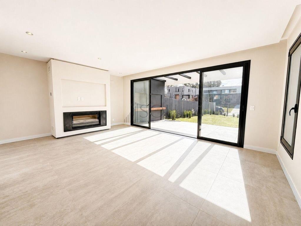 Venta Casa 4 dormitorios parrillero en Barrio Parques 2
