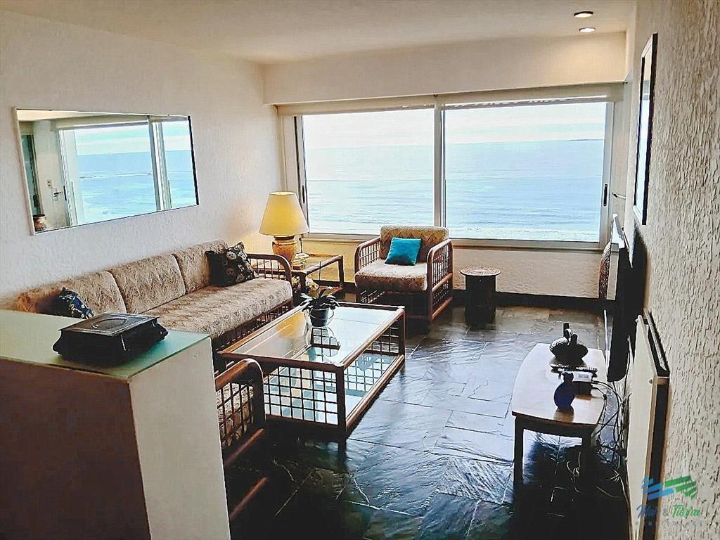 Venta de apartamento sobre playa Brava 1 en 2