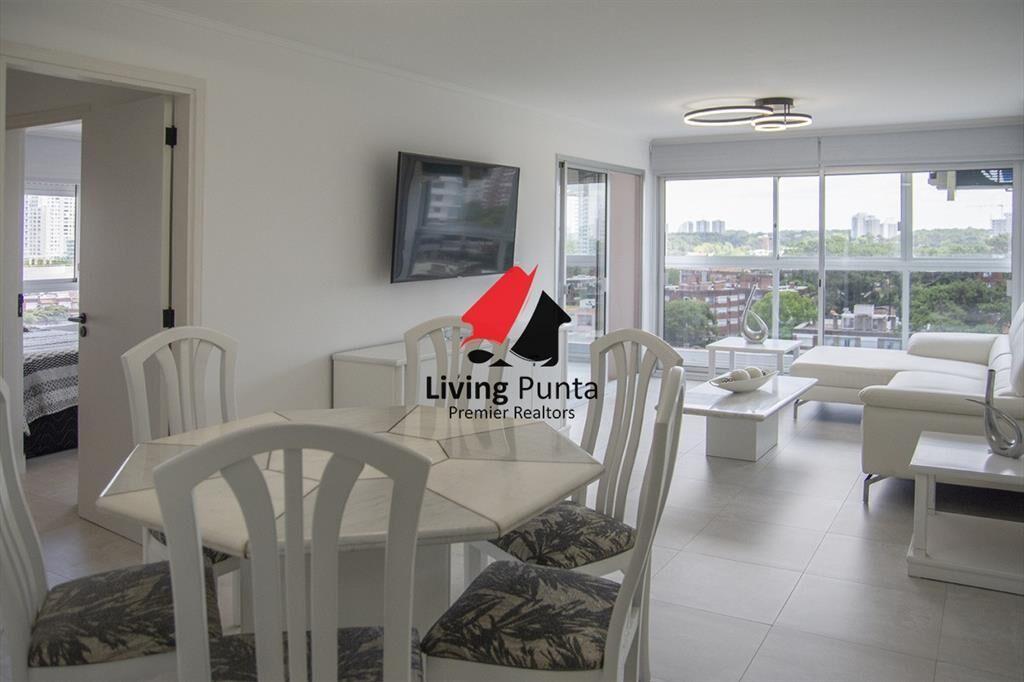 Vende apartamento de 2 dormitorios y medio en del
