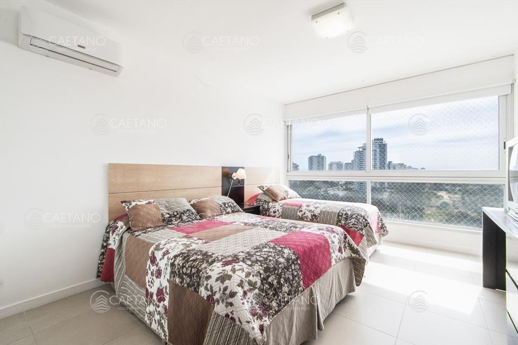 Apartamento en torre Le Parc en alquiler temporario, Playa