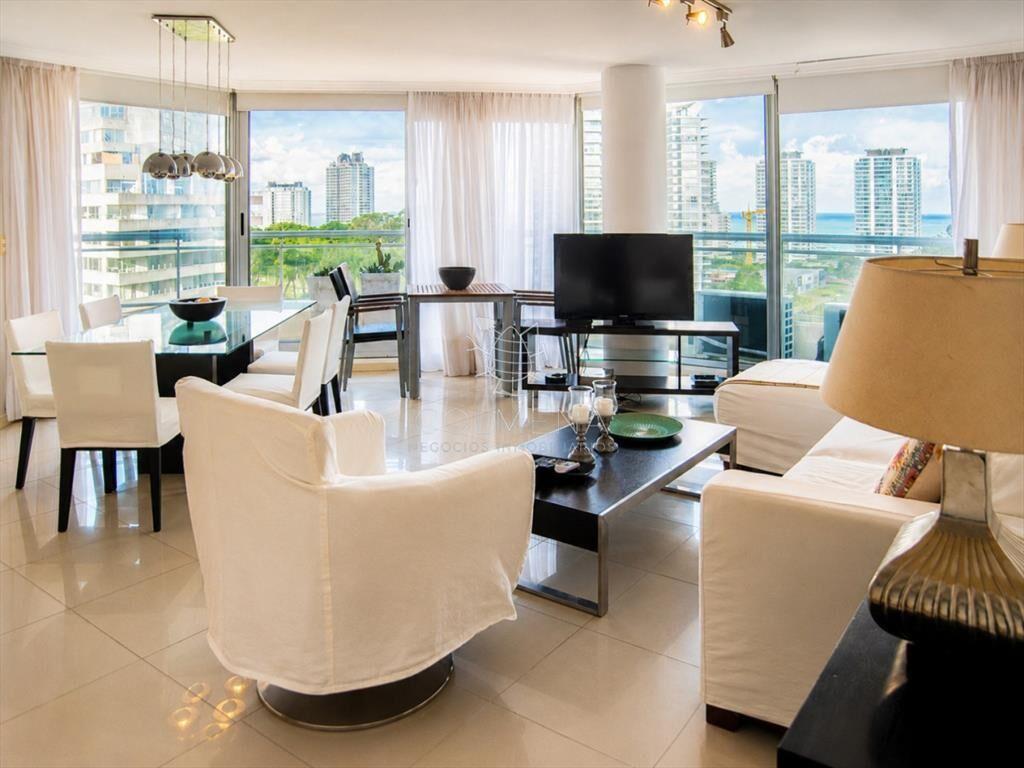 Alquila apartamento de 3 dormitorios en Punta del