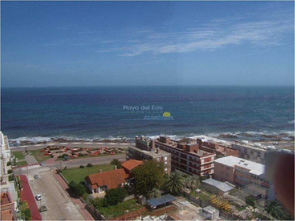 Apartamento en Venta de 3 dormitorios en la de ,