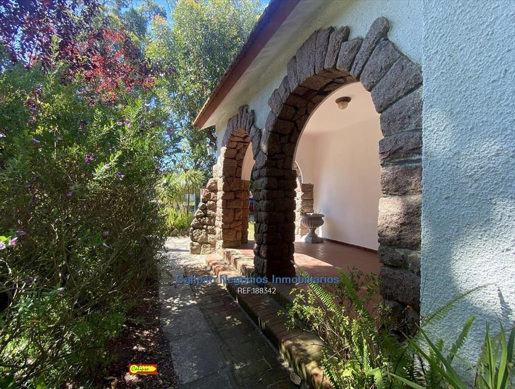 Venta de Majestuosa Casa en Atlantida - 5 dorm.- 3 baños