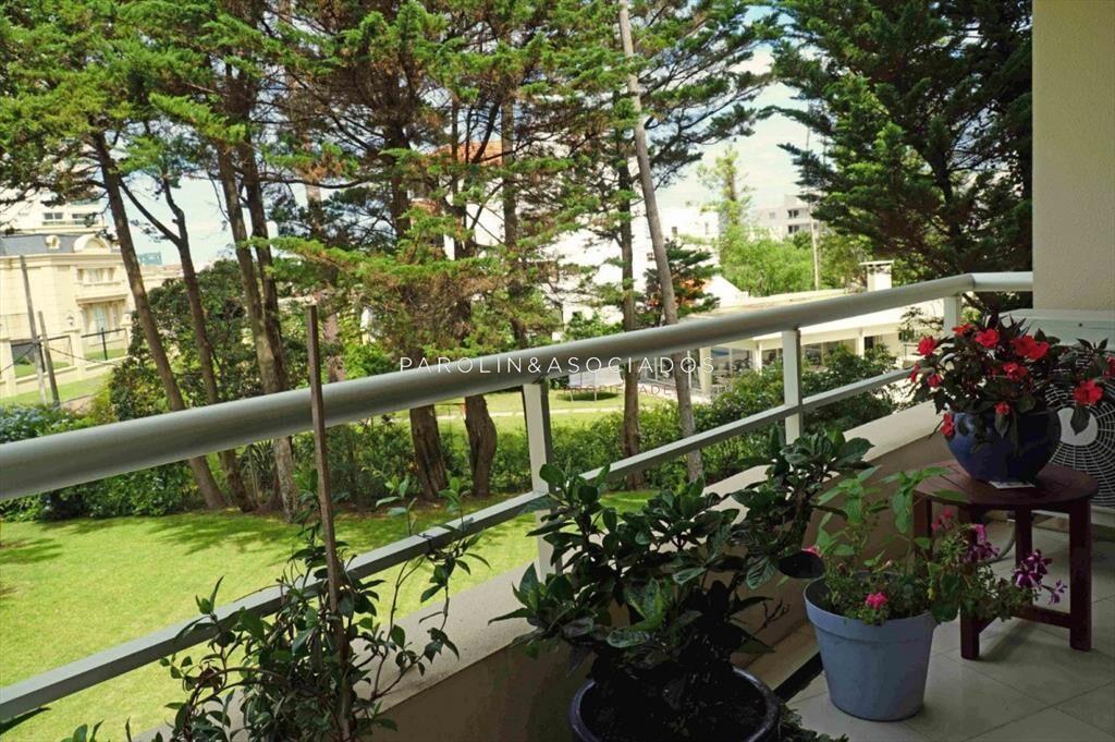 Apartamento de 3 dormitorios en venta en la Punta