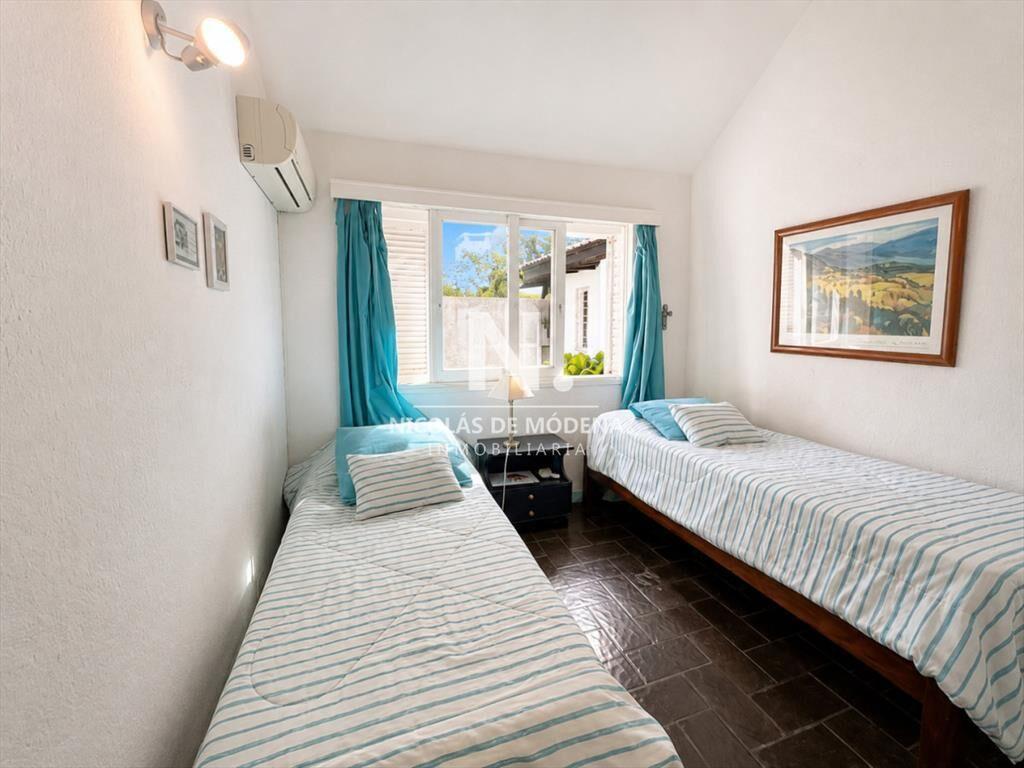 En venta casa de 4 dormitorios, con parrillero y