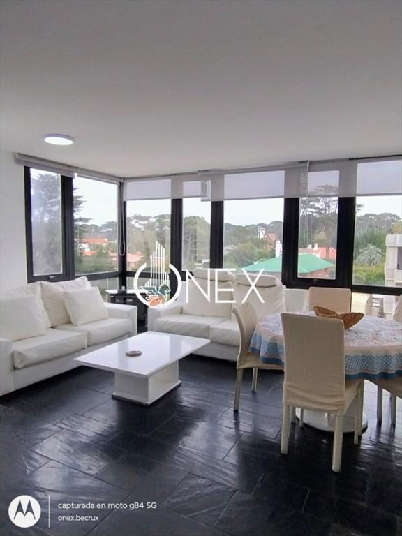 Oportunidad venta de apartamento sobre Rambla 13