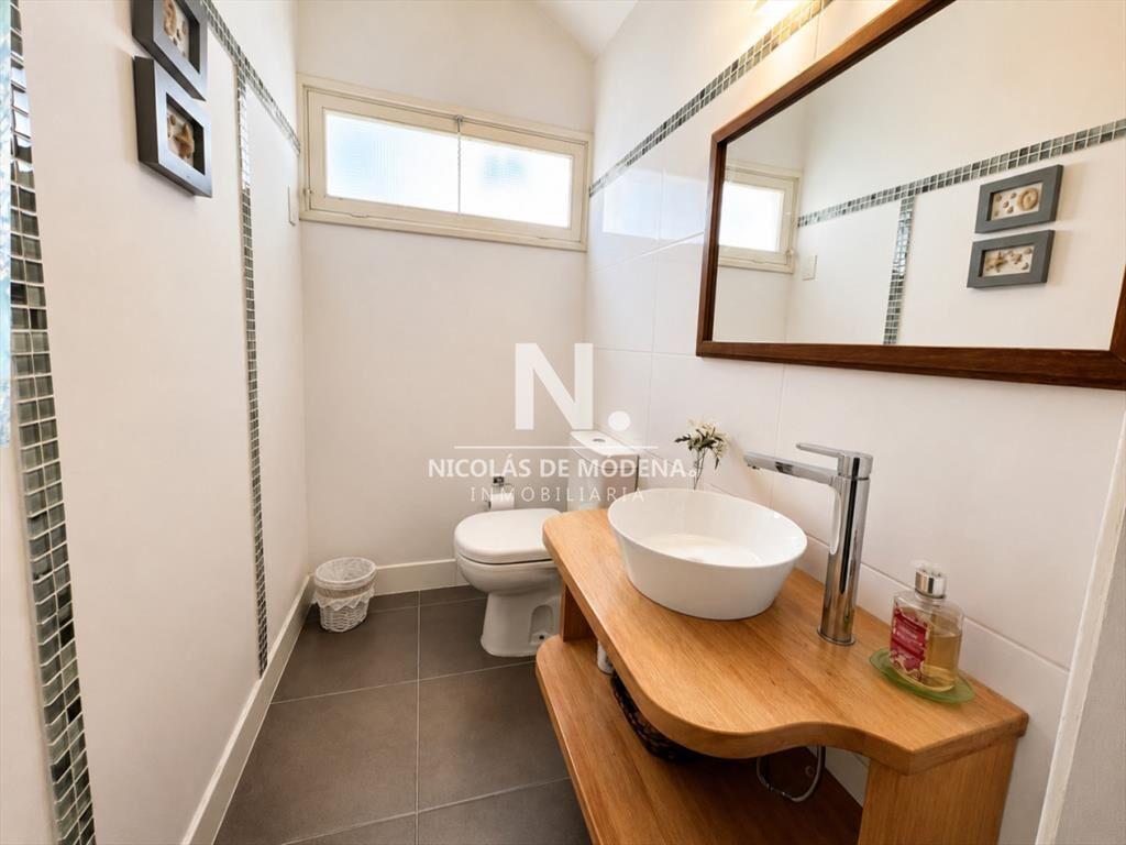 En venta casa de 4 dormitorios, con parrillero y