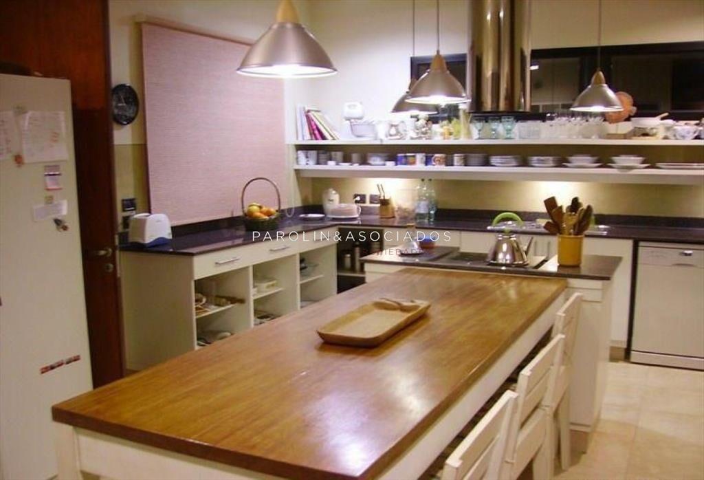 Moderna casa en venta de 3 dormitorios en Punta